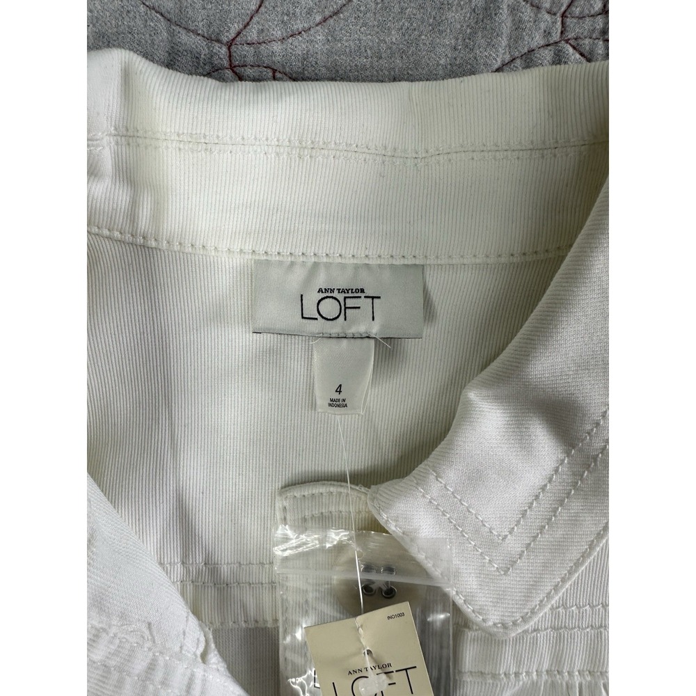 NEW Ann Taylor LOFT Y2K Button From Cap Sleeve White Vest / Women's Size 4 - Picture 4 of 5